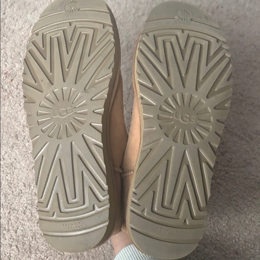 UGG Women’s Mini Bailey Button Boot - Picture 4 of 5